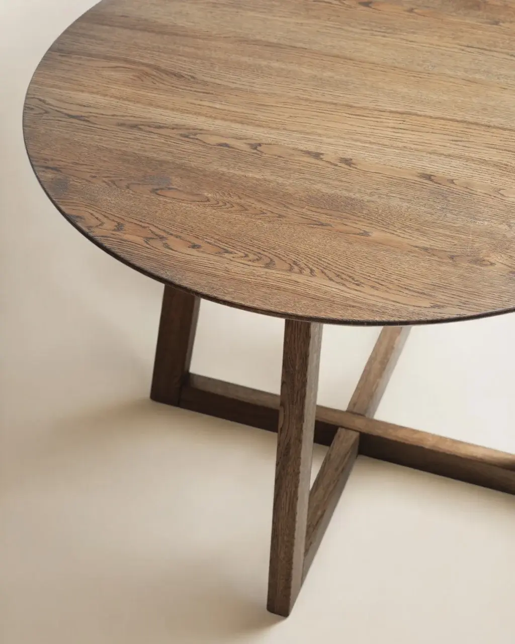 Veneto Italia Tables Sarek Round Dining Table