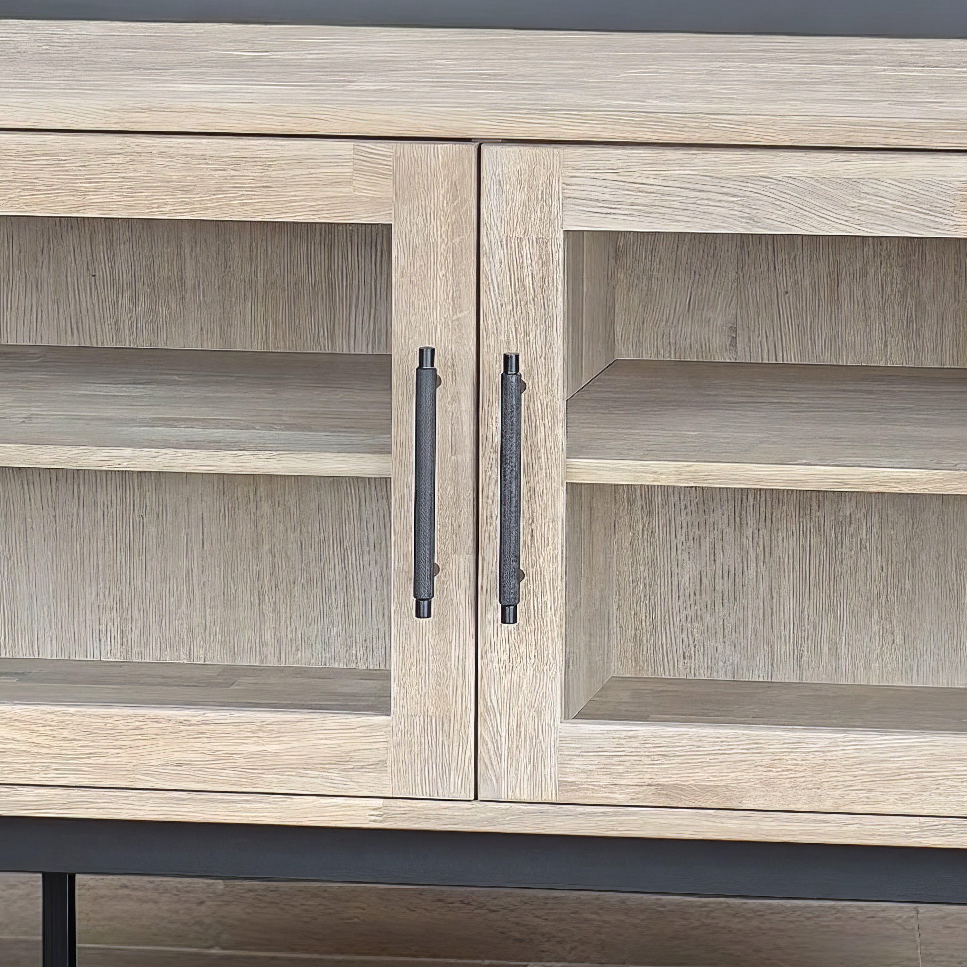 Credenza corta Biwa con ante in vetro